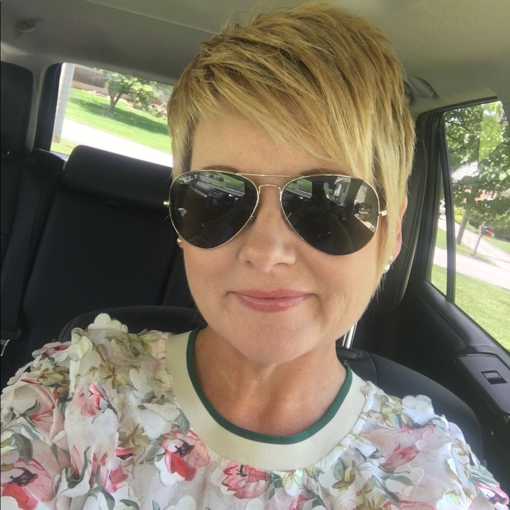 Meet your Posher, Crystal